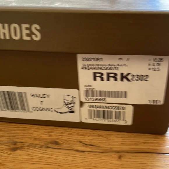 Donated 🆕G.C boots 🔥 brand new in box ! - Picture 8 of 8